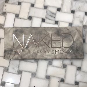 Urban decay smoky pallet